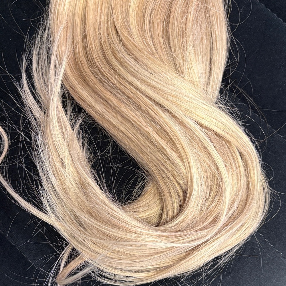 Glam Seamless Invisi Ponytail Hair Extension - Cream Beige Balayage 16” - Picture 6 of 9